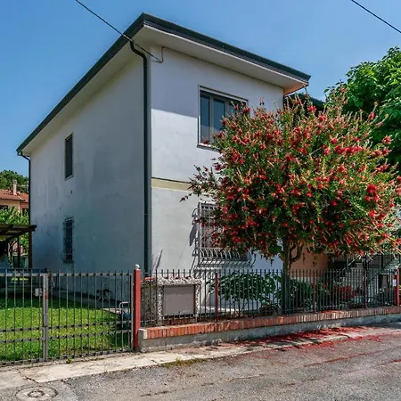 In San Giuliano Terme With 2 Bedrooms And Wifi Apartment Pisa